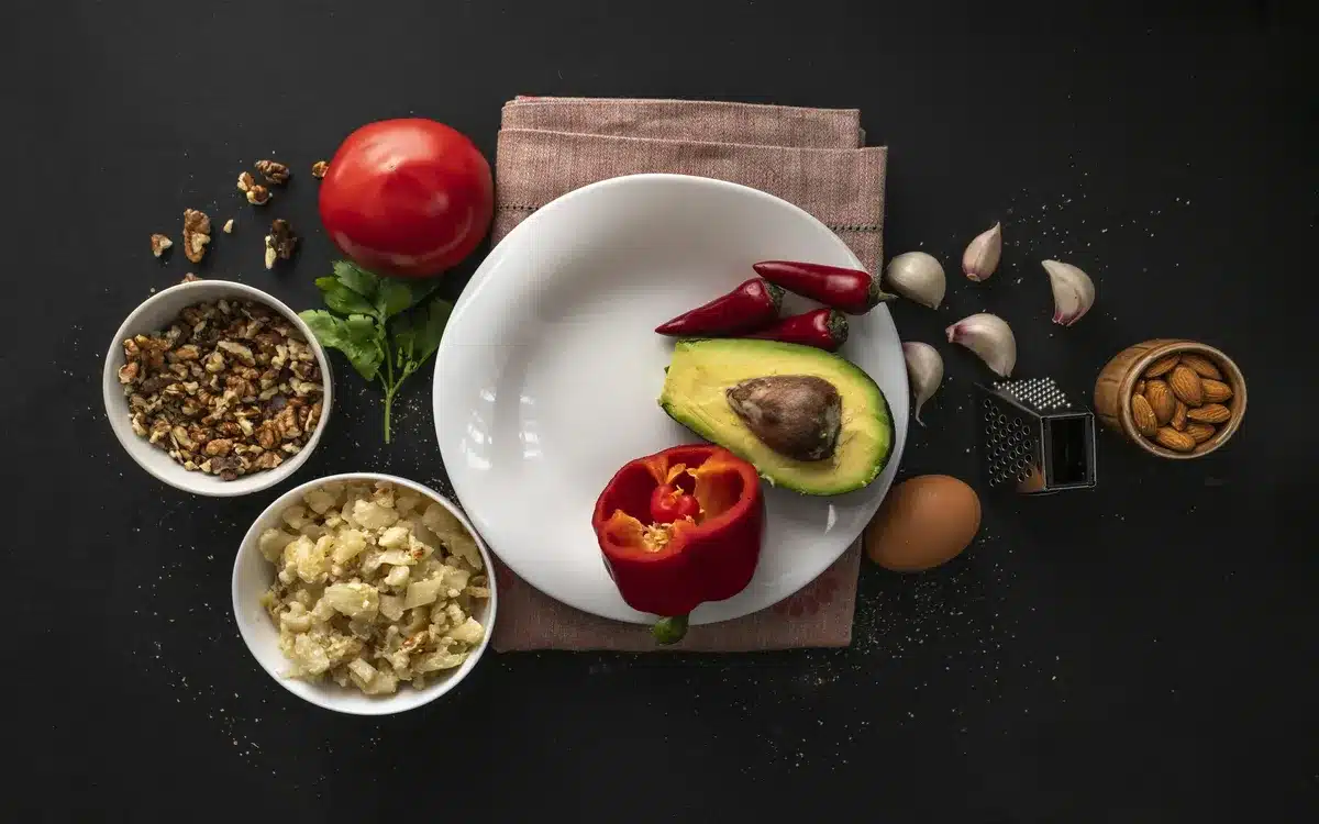 Keto Mediterranean Diet: A Complete Low-Carb Guide